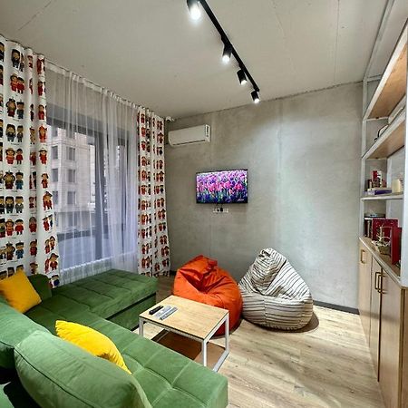 Izzzi Hostel Bishkek Exteriör bild