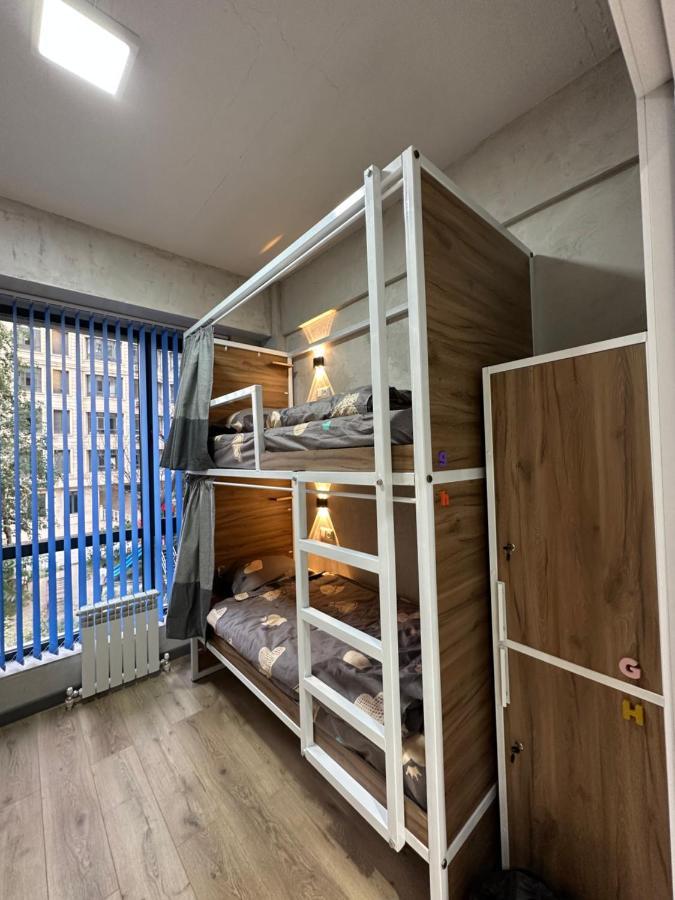 Izzzi Hostel Bishkek Exteriör bild